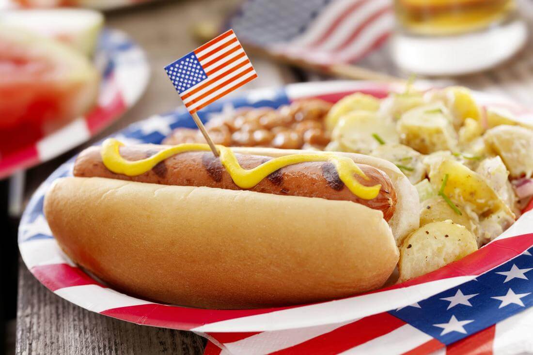 The story of the emergence of an American hot dog — photo sausages in a bun — American Butler