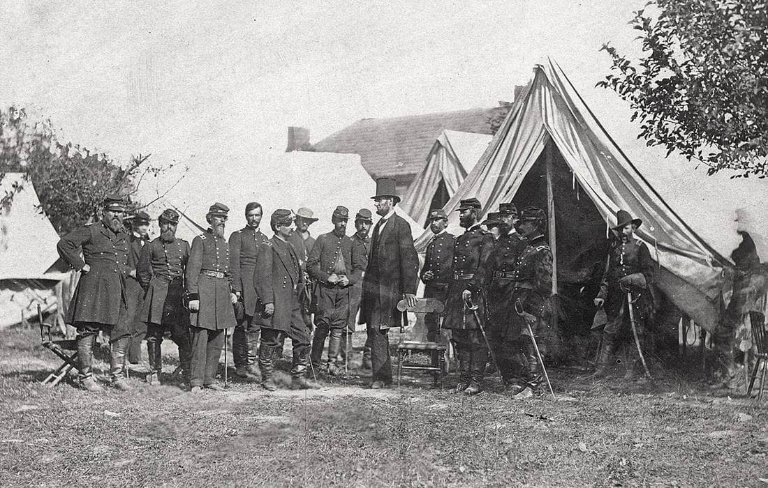 Photo of Abraham Lincoln during one of the battles in the American Civil War — American Butler