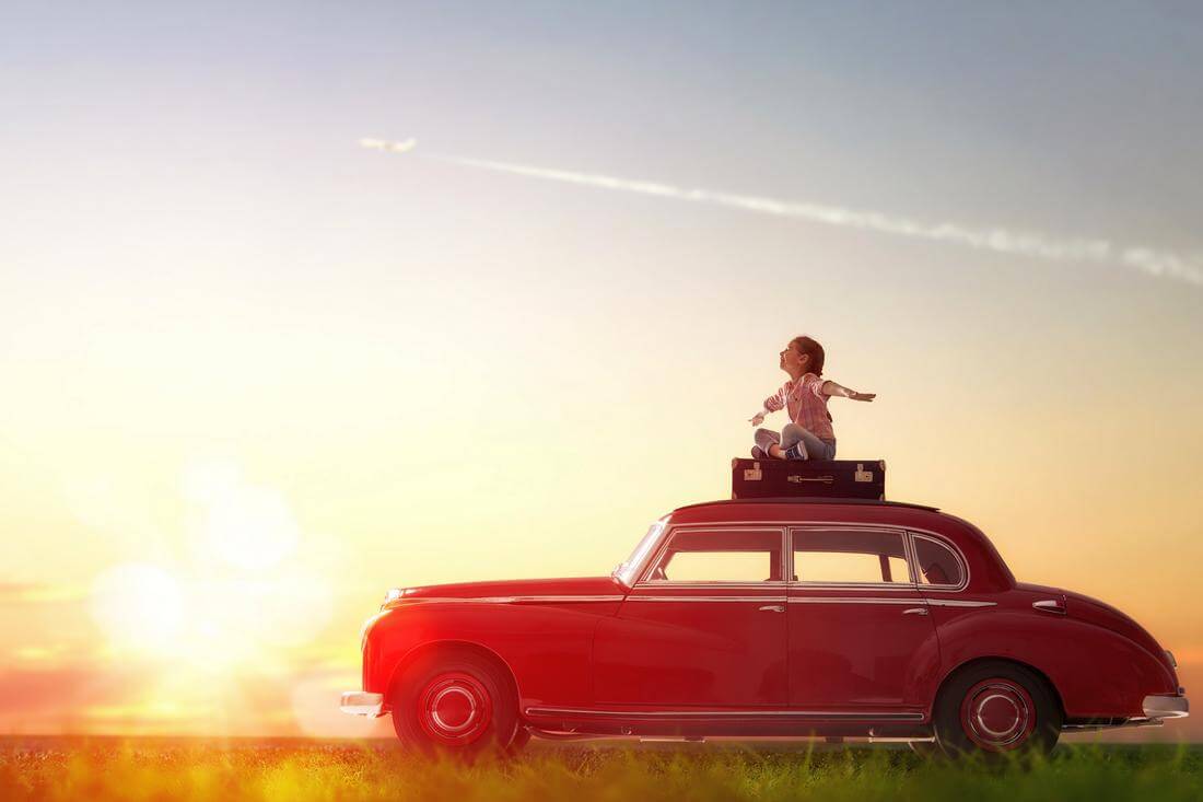 Buying a used car in the USA — photo of a child on the roof of a car in America — American Butler