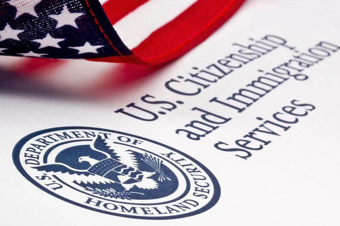 Фото логотипа иммиграционного департамента США — Визы в США — American Butler