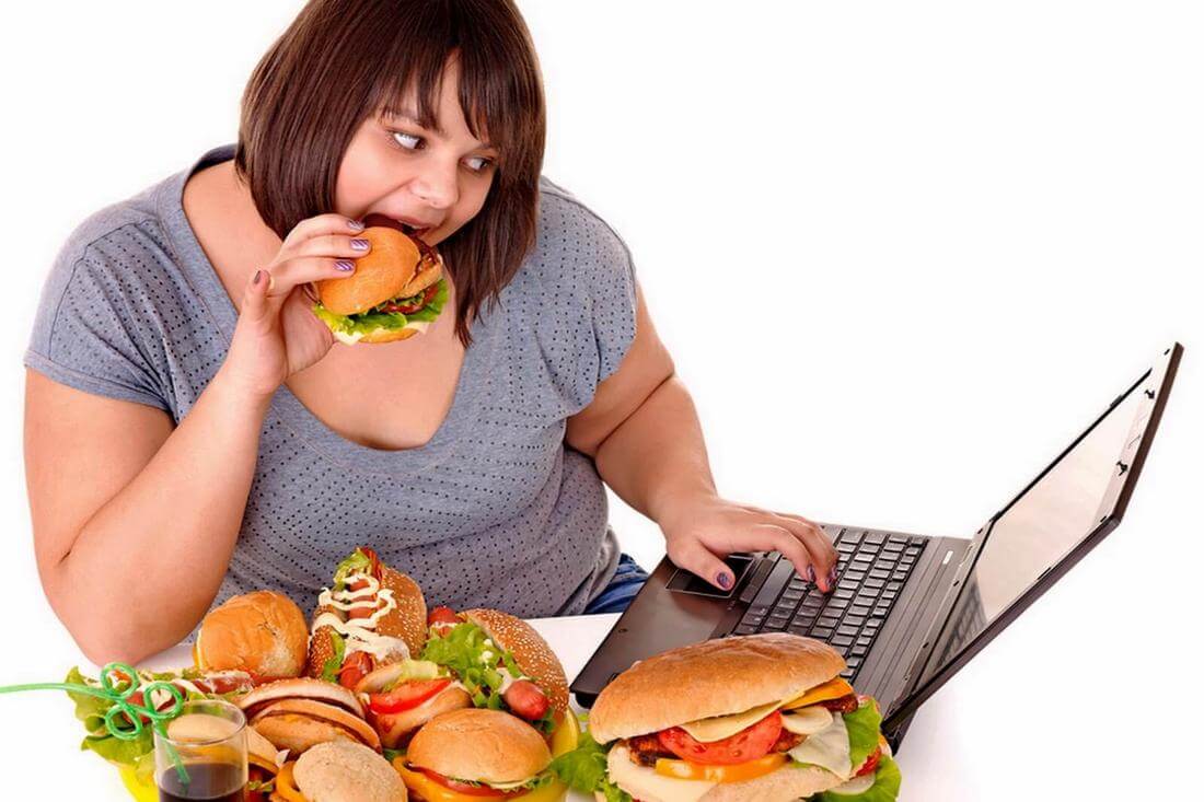 Почему в Америке много толстых людей — фото крупной женщины с тарелкой еды из фаст фуда — American Butler