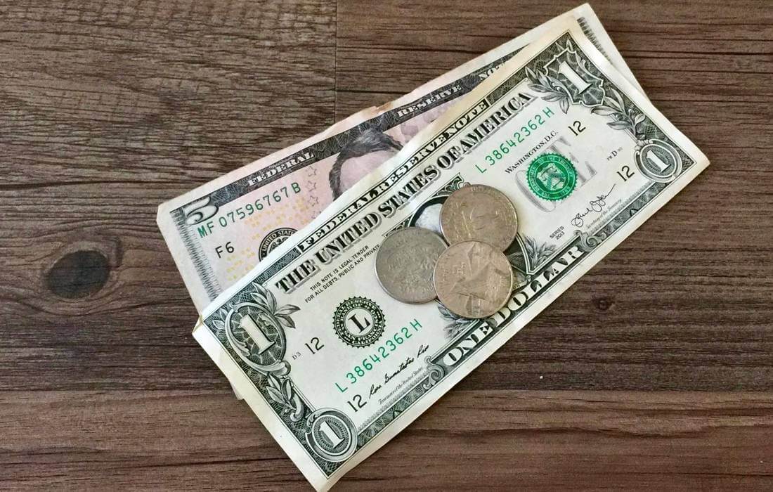 What is the size of the tip to be left in the US — photo change in dollars — American Butler