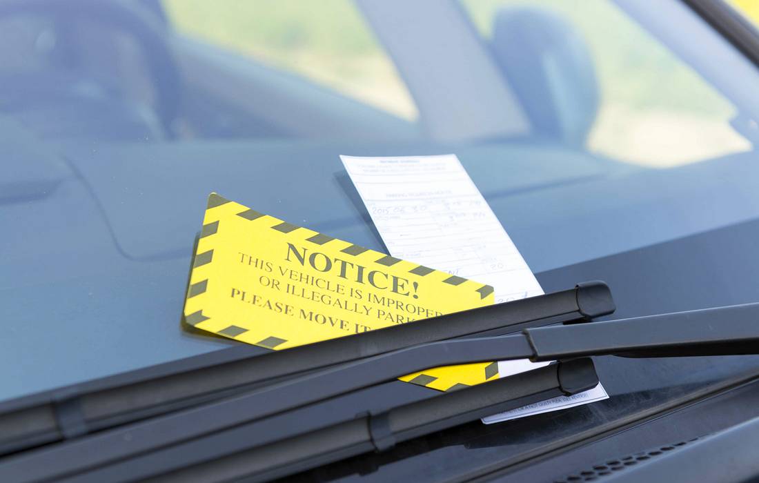 Photo ticket or fine on the windshield for improper parking in the US — American Butler