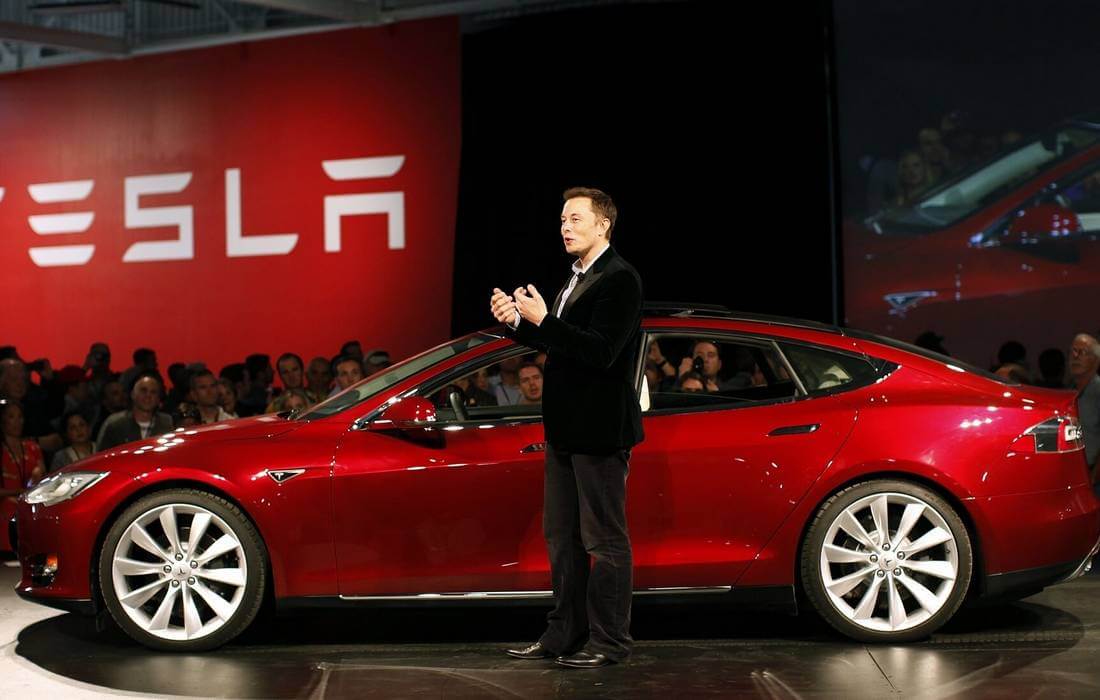 Фото презентации автомобиля Tesla Илоном Маском — American Butler